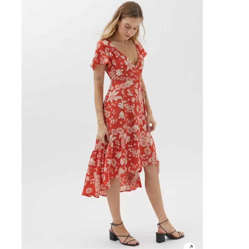 NWT Urban Outfitters Daphne Red / Orange Floral Midi Ruffle Wrap Dress Medium M